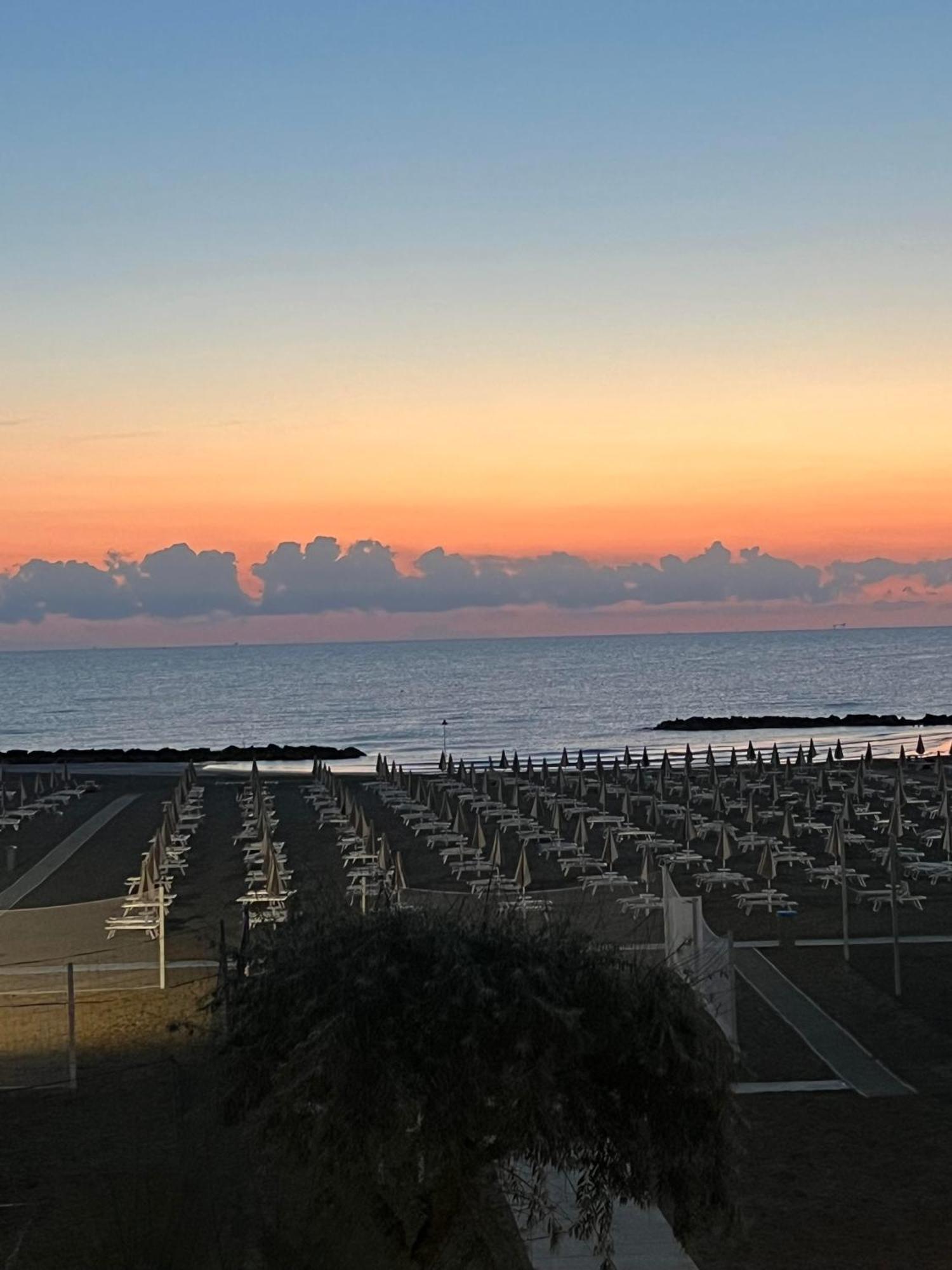 Hotel Cliff Rimini Kültér fotó